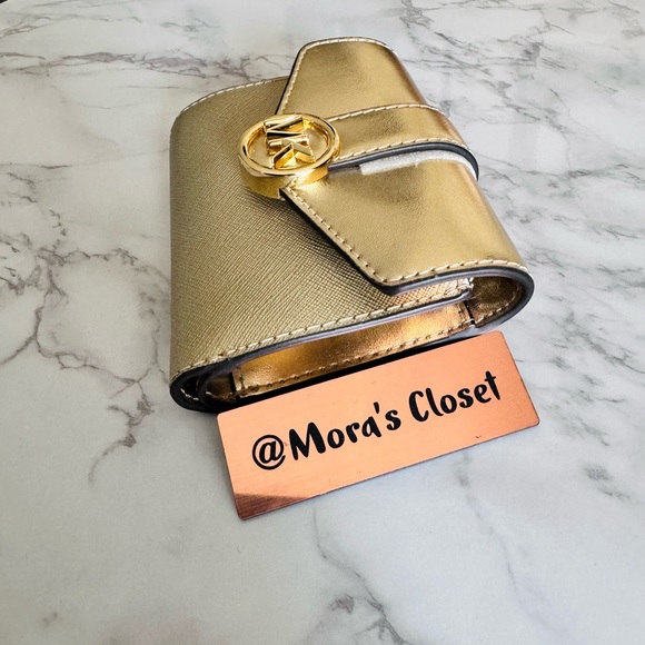 Michael Kors Wallet - Picture 4 of 8